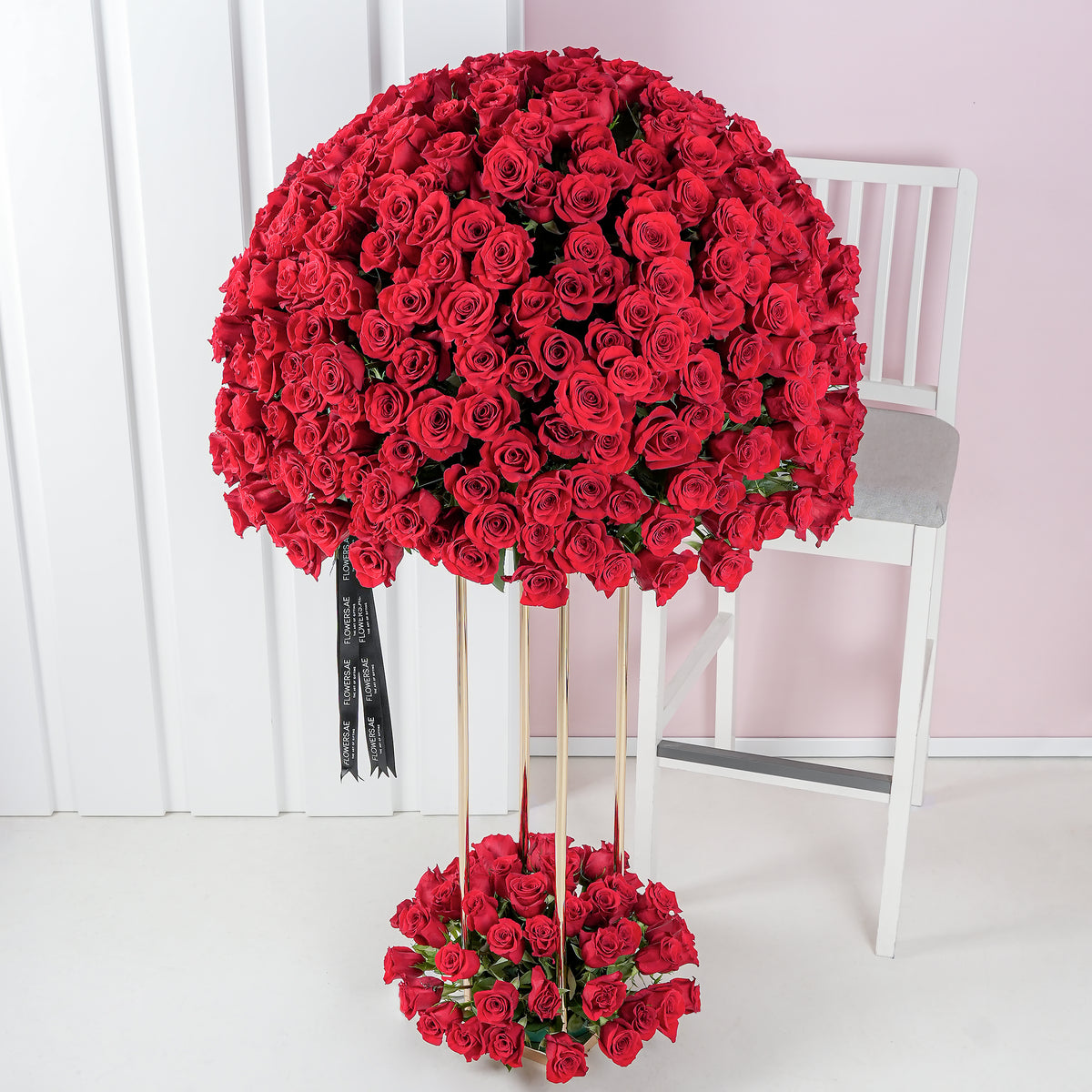 365 Red Roses Stand