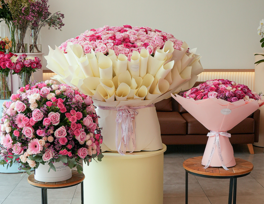 Luxury pink rose bouquets and spray rose arrangements displayed in a Flowers.ae floral studio in Dubai