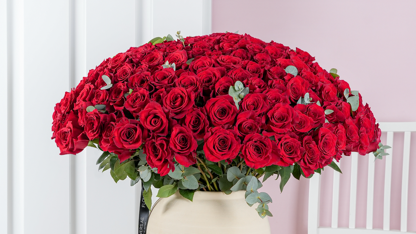 Luxury Roses in Ceramic Vases: Unveiling Elegance with Flowers.ae