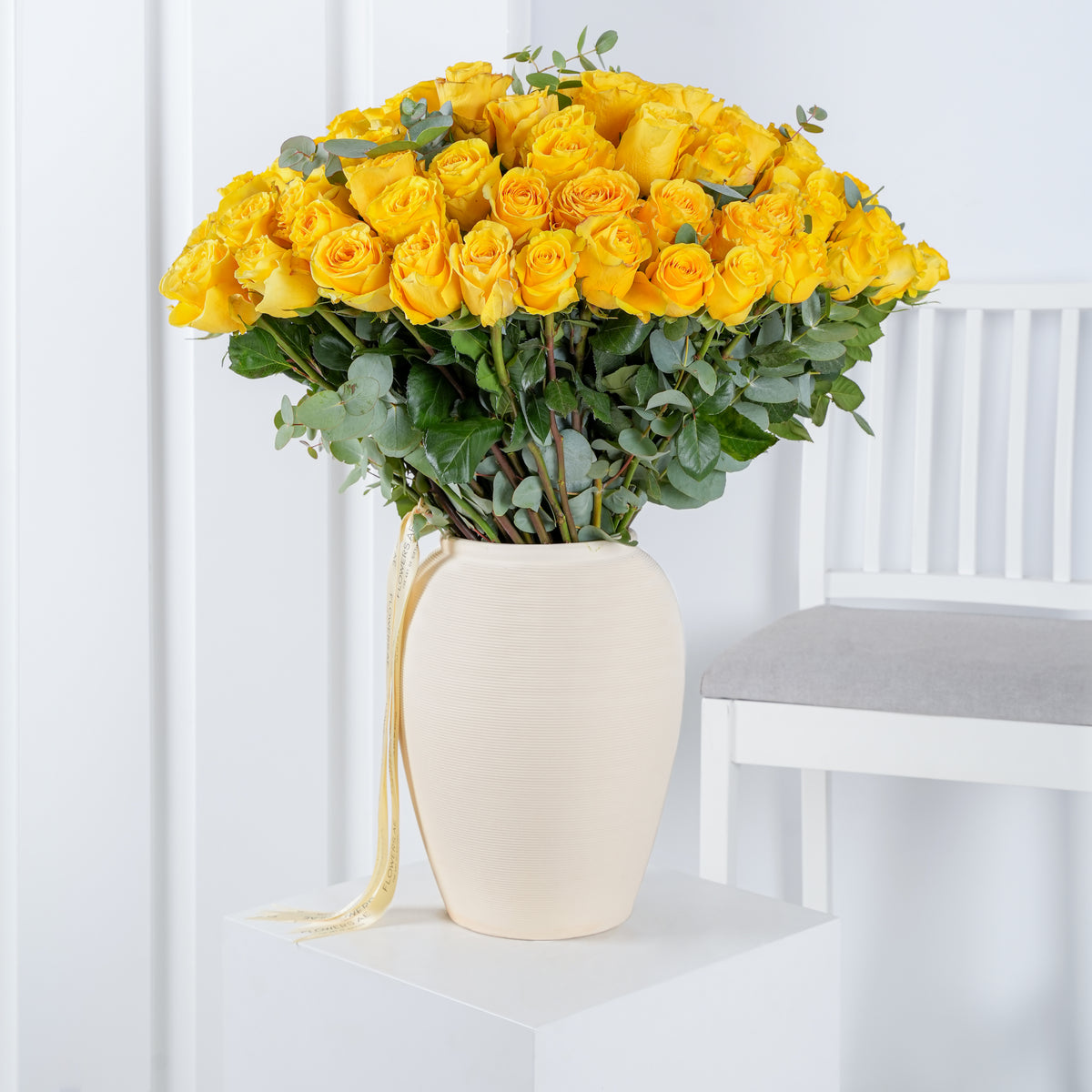 100 Yellow Roses - Vase