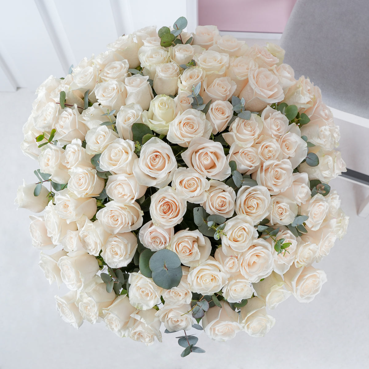 100 White Roses - Vase