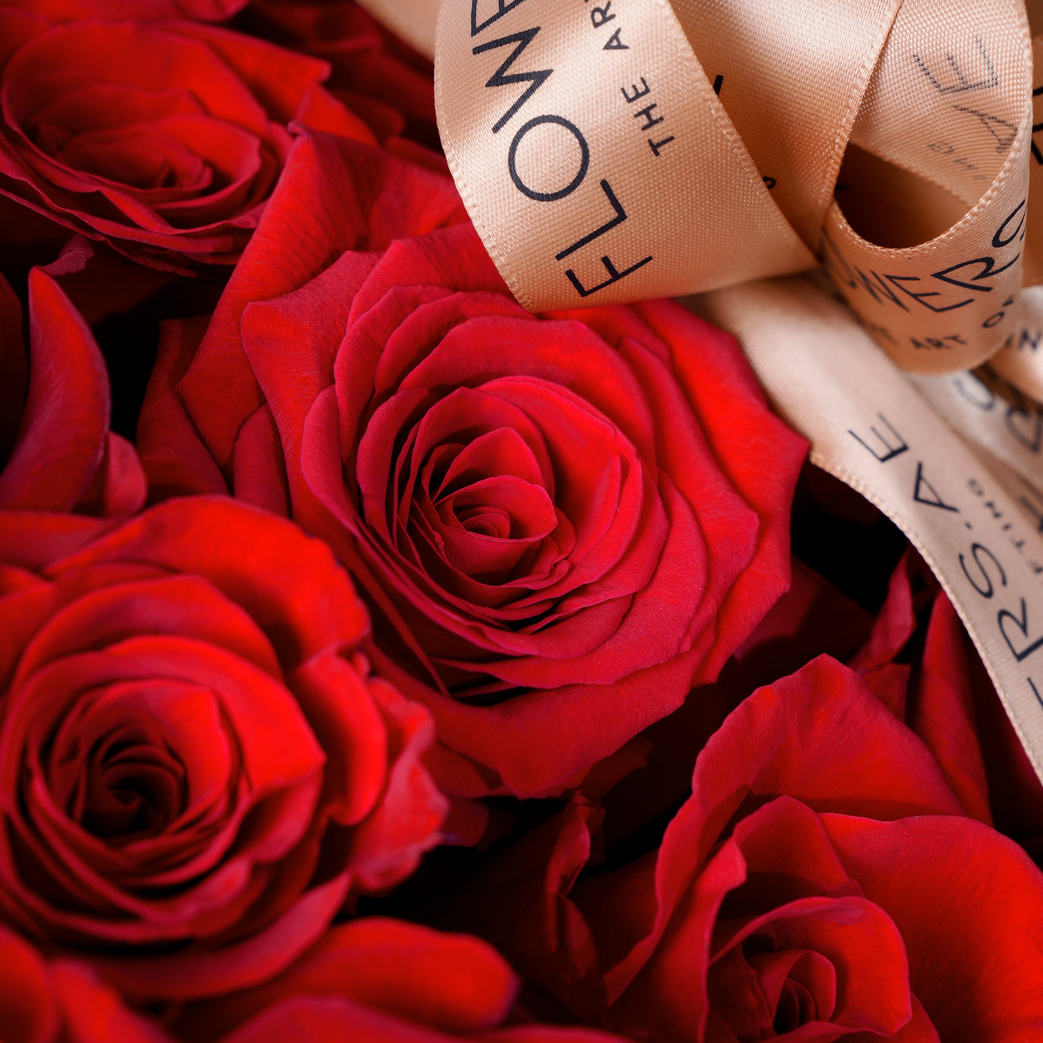 500 Count Roses 500 Red Roses Basket | Free Same-Day Delivery to all Emirates - Flowers.ae