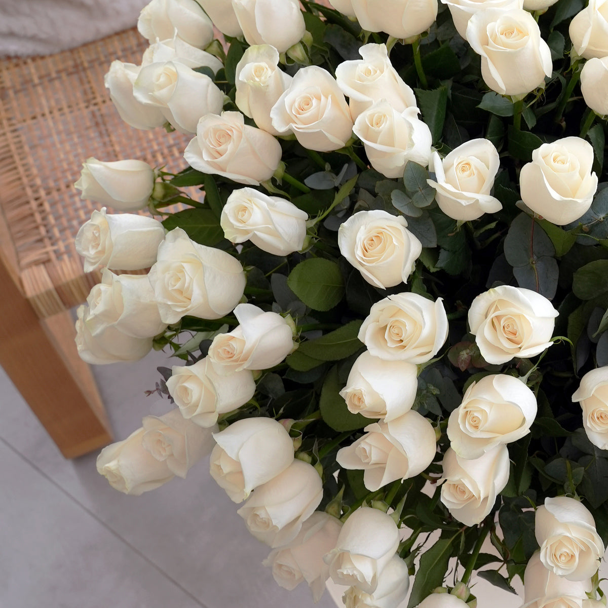 200 White Roses - Vase