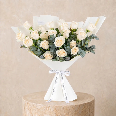 25 White Roses
