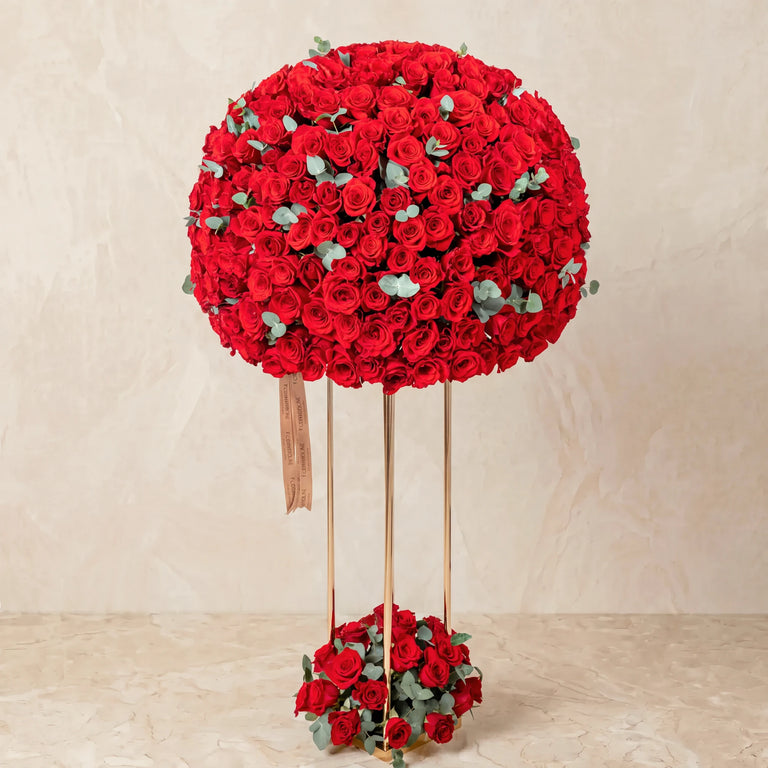 365 Red Roses Stand