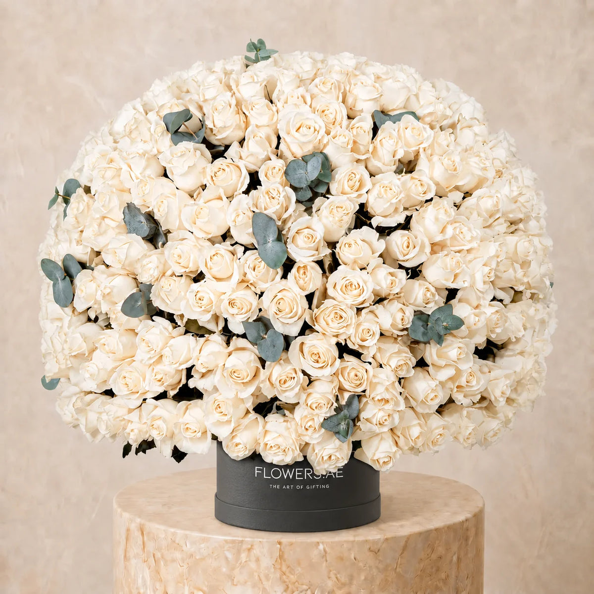 365 White Roses Hatbox