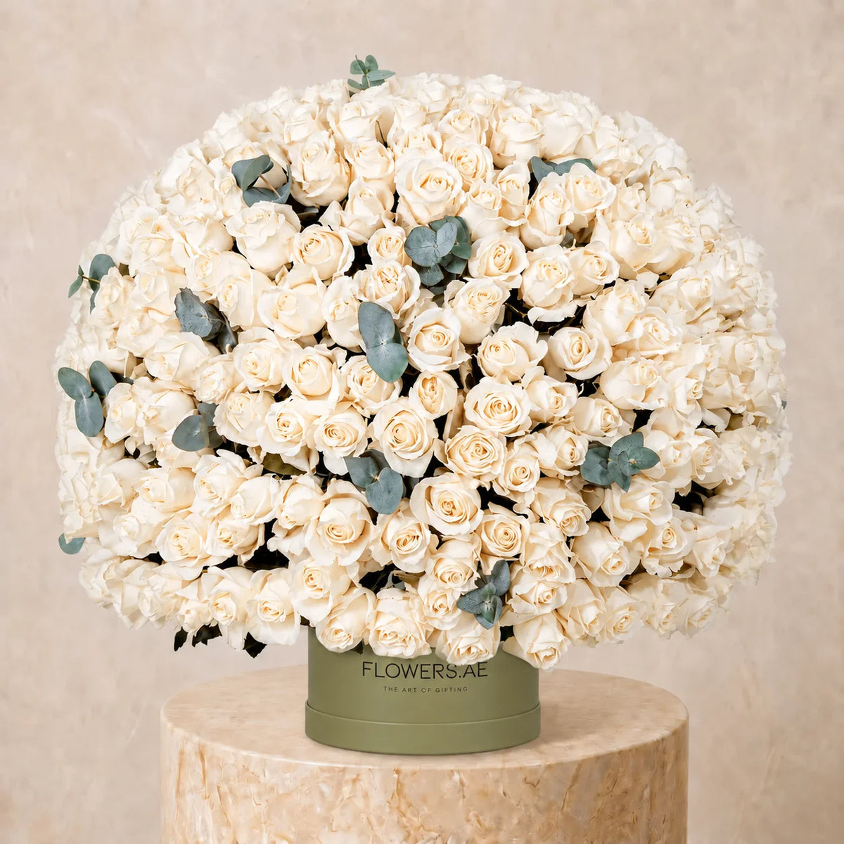 365 White Roses Hatbox