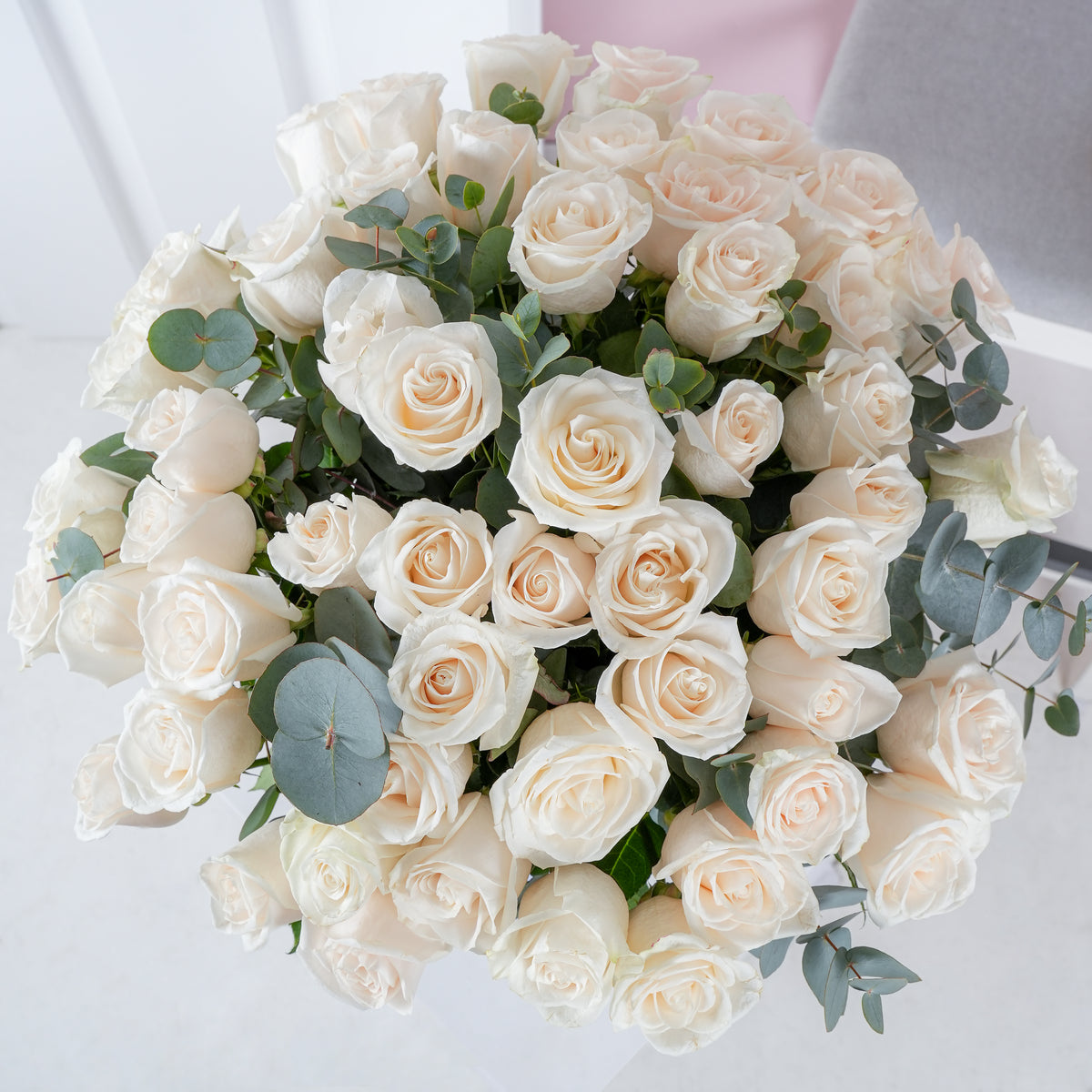 50 White Roses - Vase