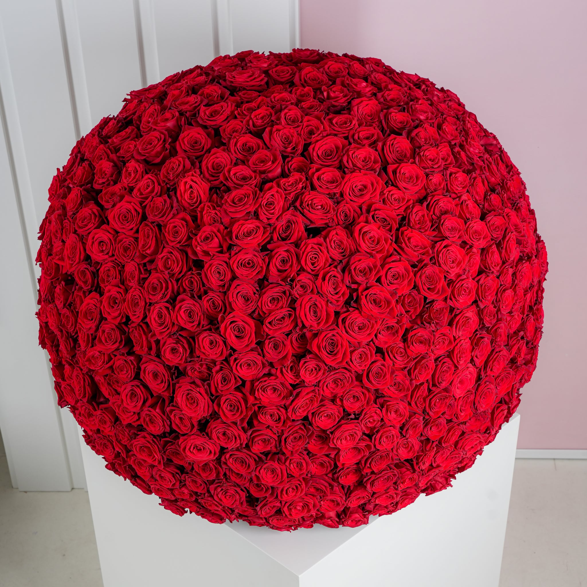 999 Red Roses XXL | Free Same-Day Delivery to all Emirates - Flowers.ae