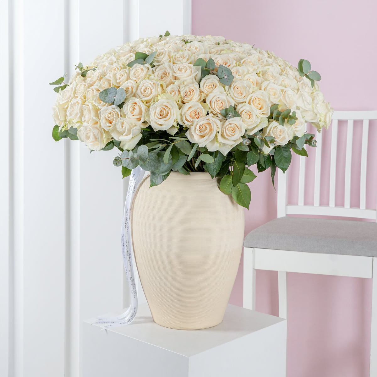 200 White Roses - Vase