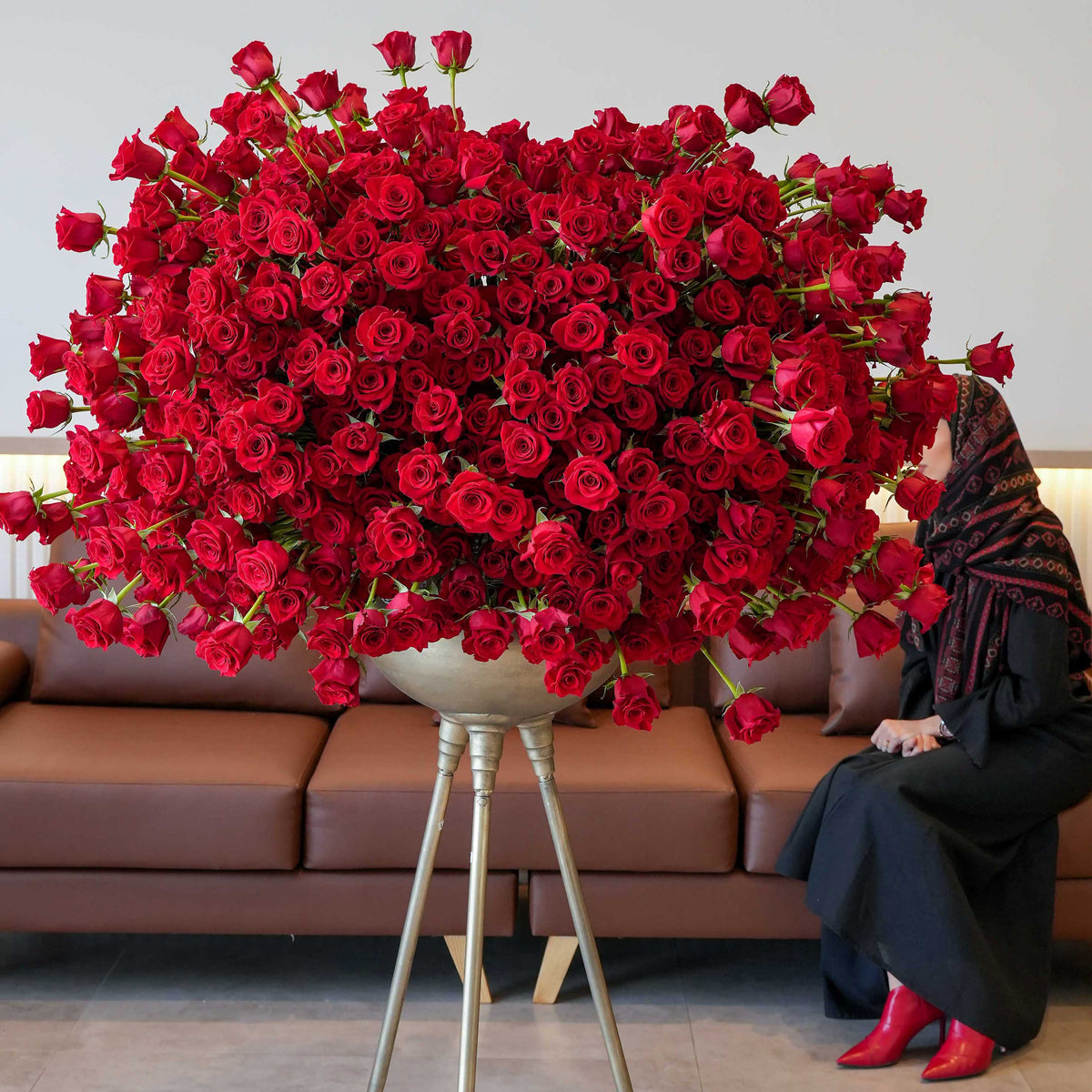 9999red Roses 999 Red Roses - Stand | Free Same-Day Delivery to all Emirates - Flowers.ae