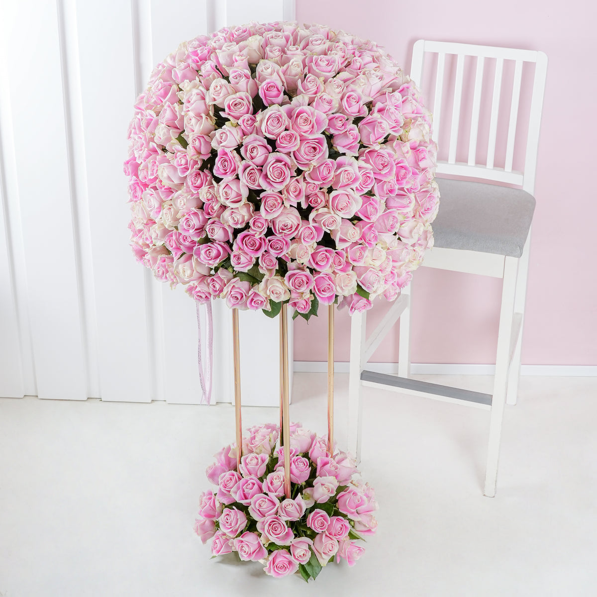 365 Pink Roses Stand