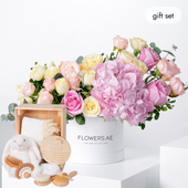 Petite Baby Florence Pink Hamper