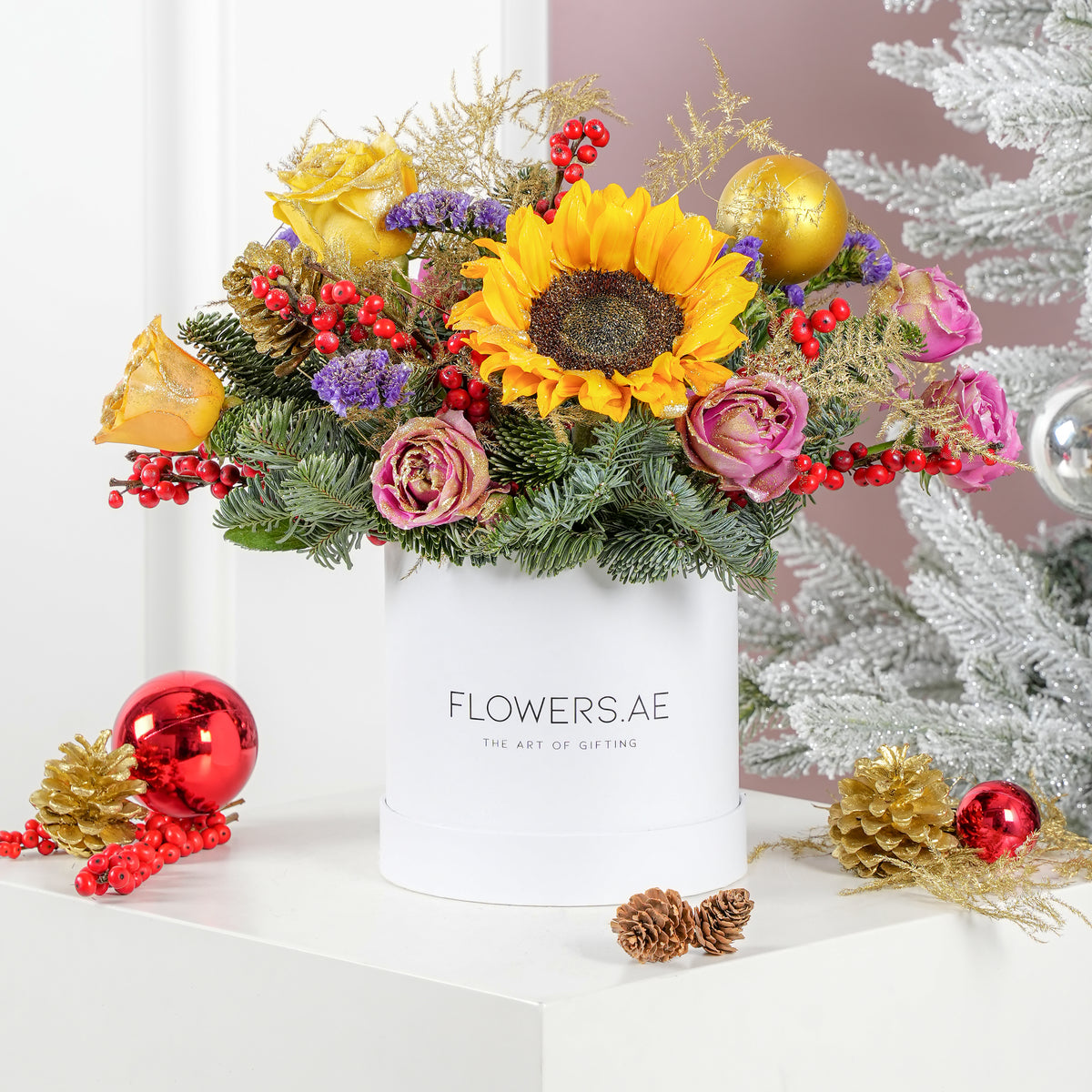 Petite Vibrant Christmas Hatbox